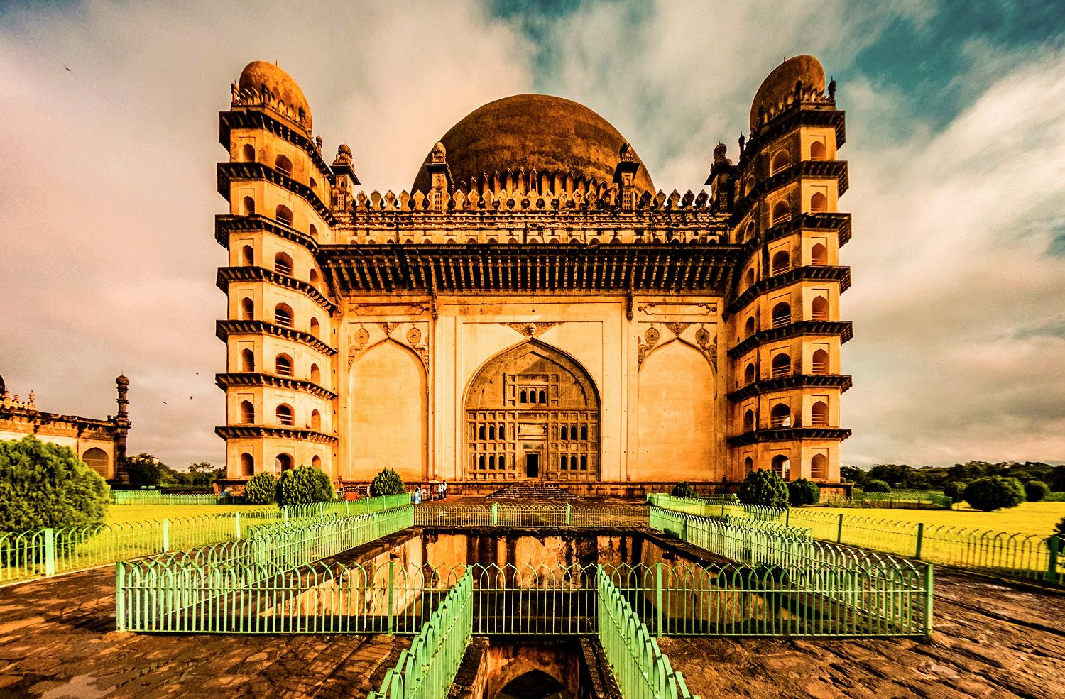 Gol Gumbaz architecture